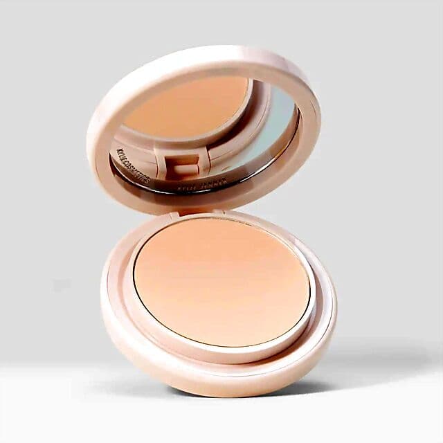 Kylie Natural Blur Powder Foundation